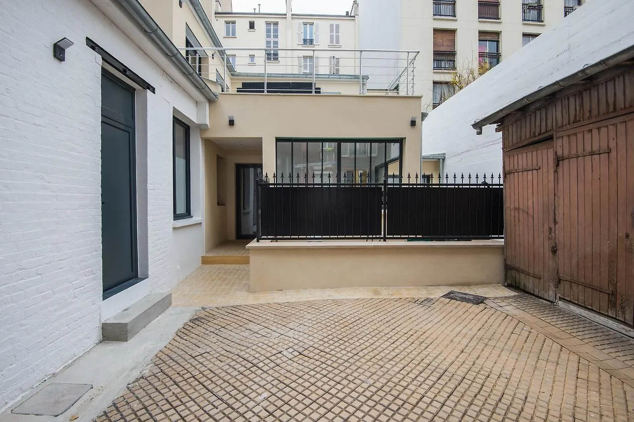 Vintage, F3 Avec Terrasse, Saint Charles Paris
