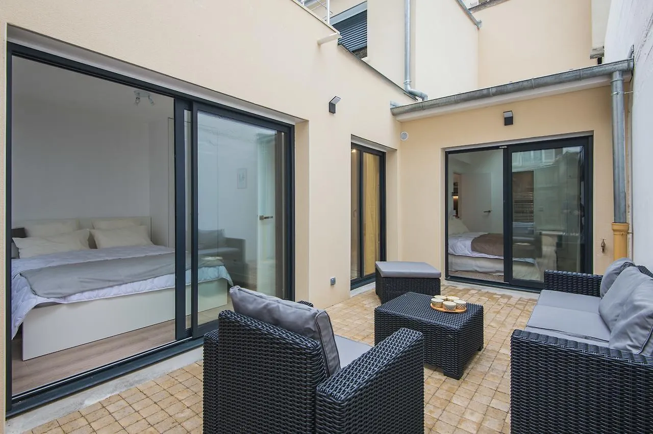 Apartament Vintage, F3 Avec Terrasse, Saint Charles Paryż